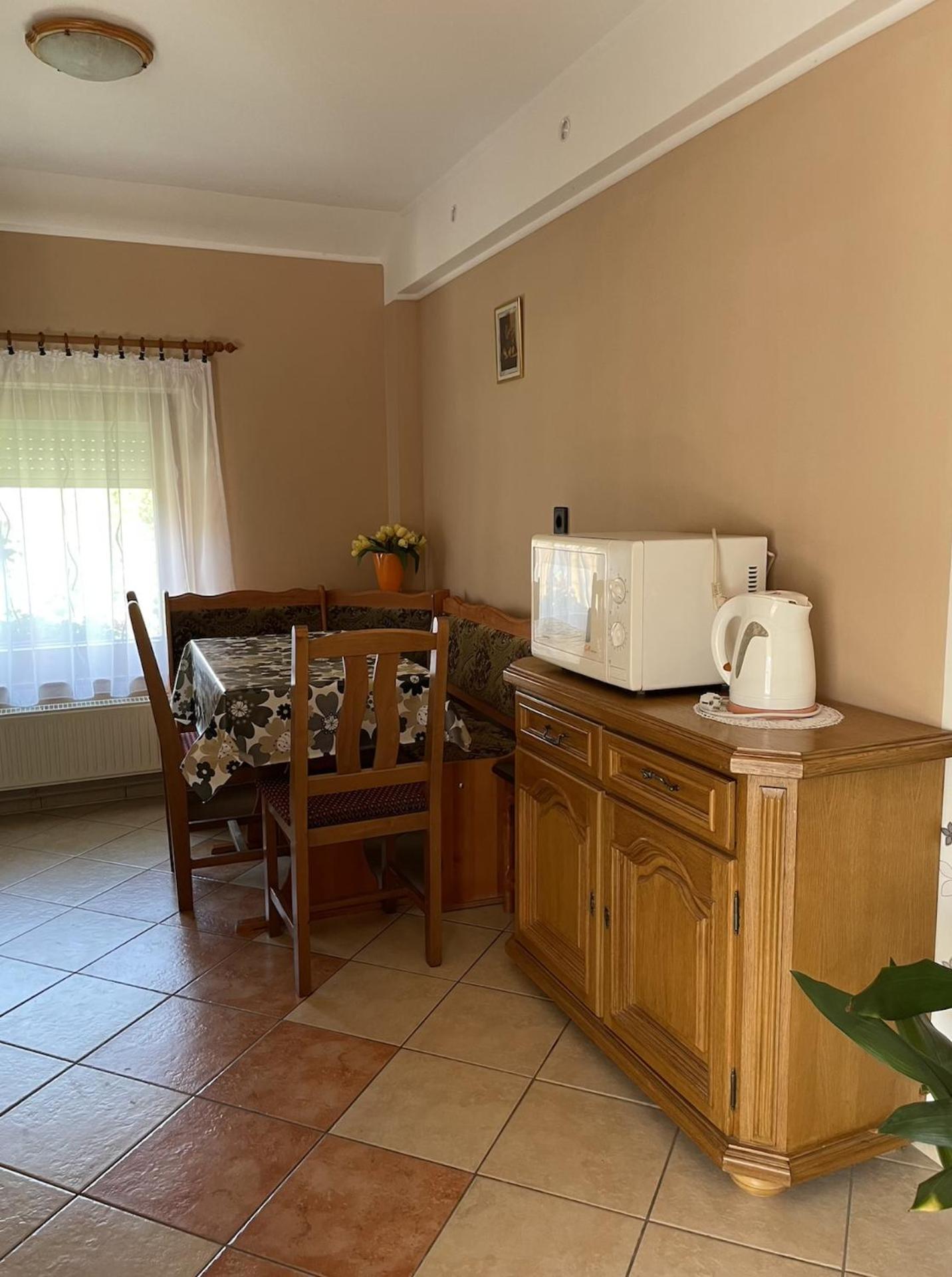Rozmann Family Panzio & Apartmanhaz Sarvar Bagian luar foto