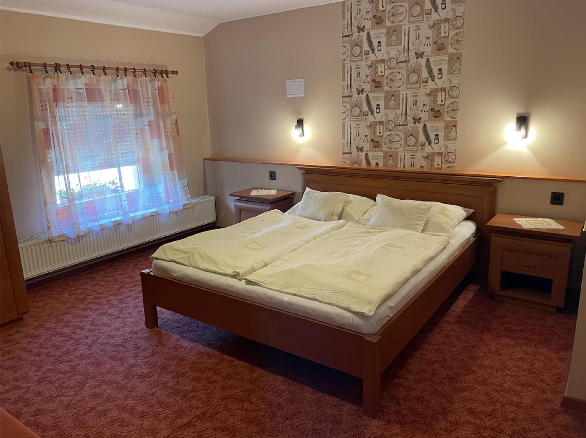 Rozmann Family Panzio & Apartmanhaz Sarvar Bagian luar foto