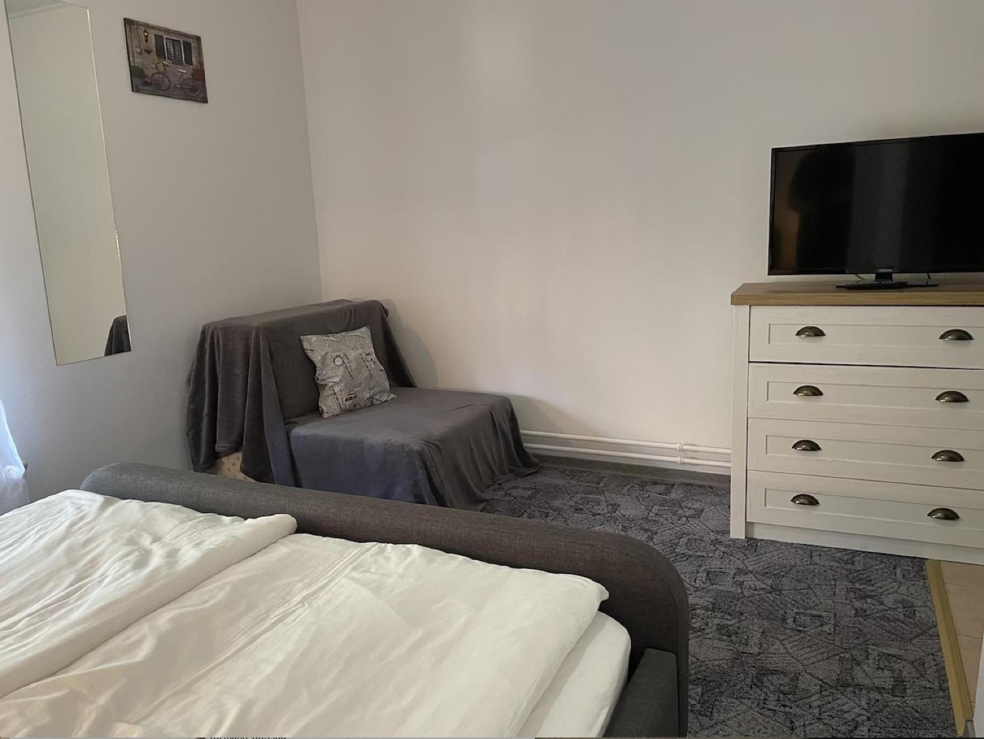 Rozmann Family Panzio & Apartmanhaz Sarvar Bagian luar foto