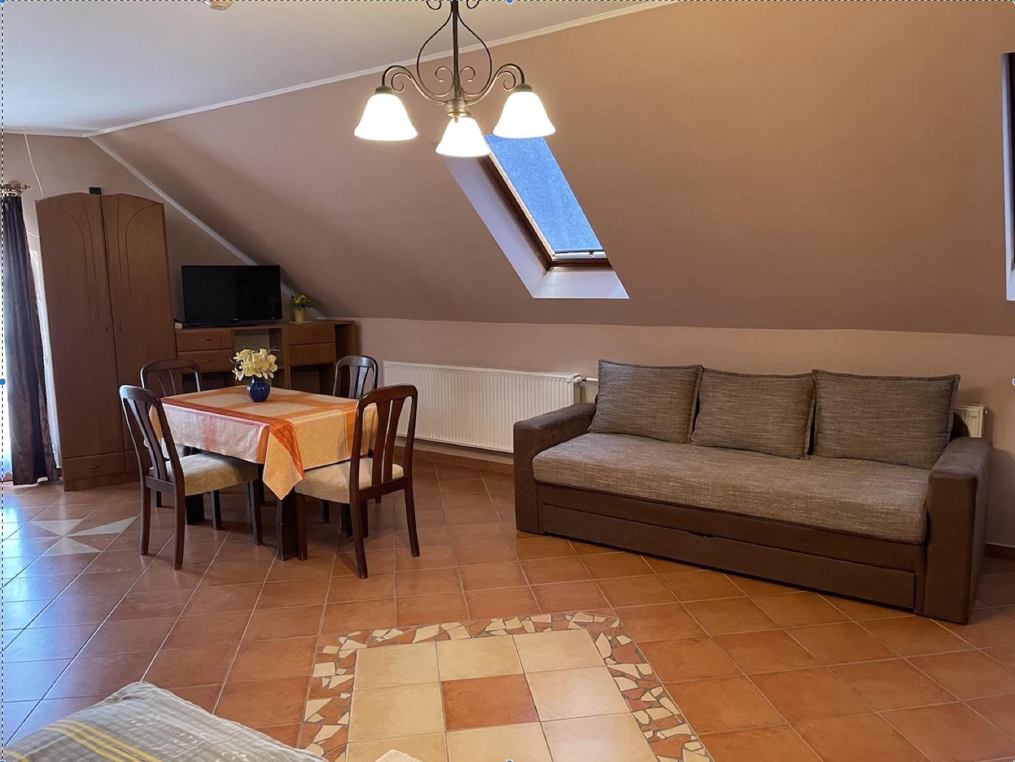 Rozmann Family Panzio & Apartmanhaz Sarvar Bagian luar foto