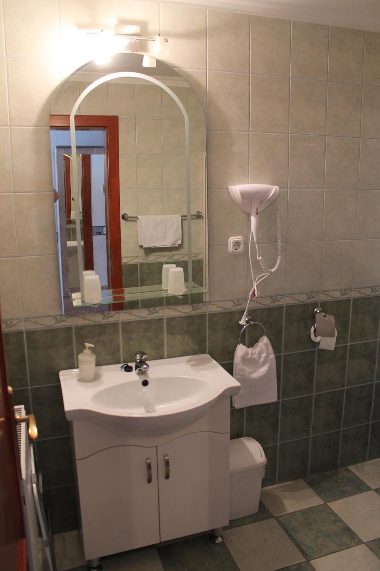 Rozmann Family Panzio & Apartmanhaz Sarvar Bagian luar foto