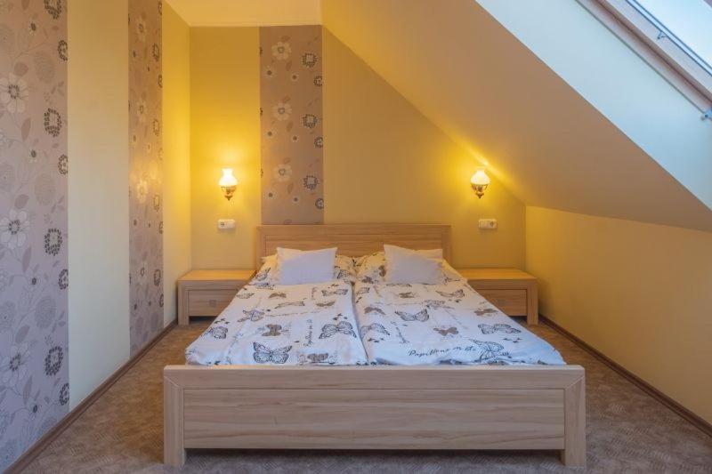 Rozmann Family Panzio & Apartmanhaz Sarvar Bagian luar foto