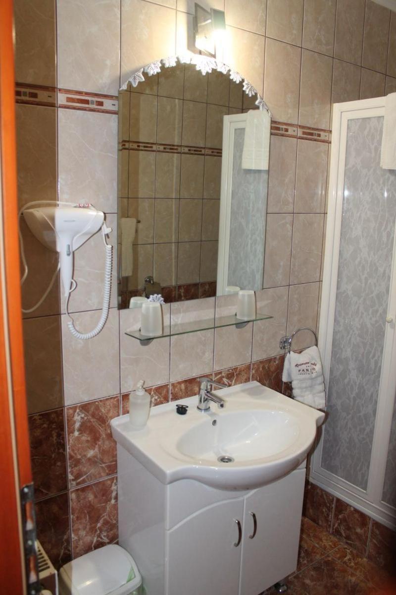 Rozmann Family Panzio & Apartmanhaz Sarvar Bagian luar foto