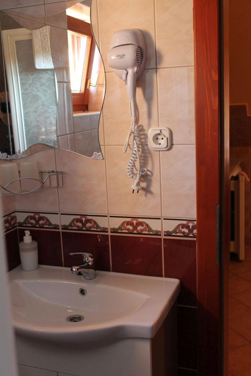Rozmann Family Panzio & Apartmanhaz Sarvar Bagian luar foto